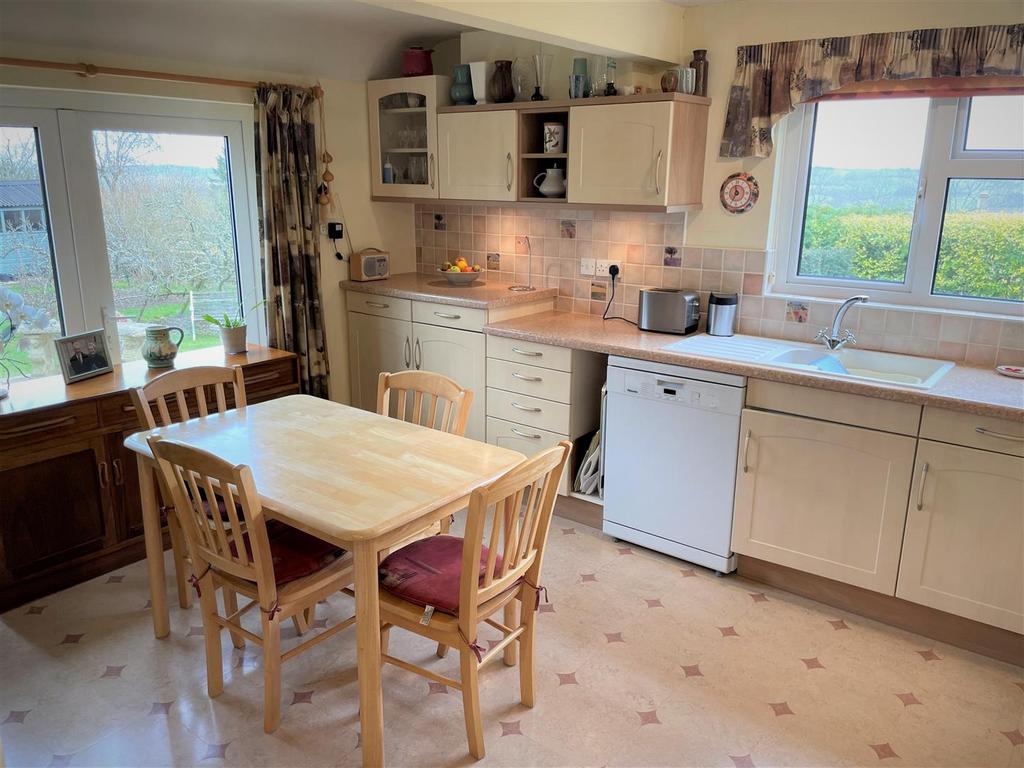 Kitchen-.jpg