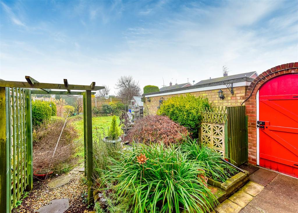 24 Wombourne Road, Swindon, Dudley 3 bed semidetached house £280,000