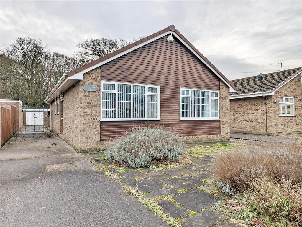 Cherrywood Avenue, Lytham 3 bed detached bungalow for sale £325,000