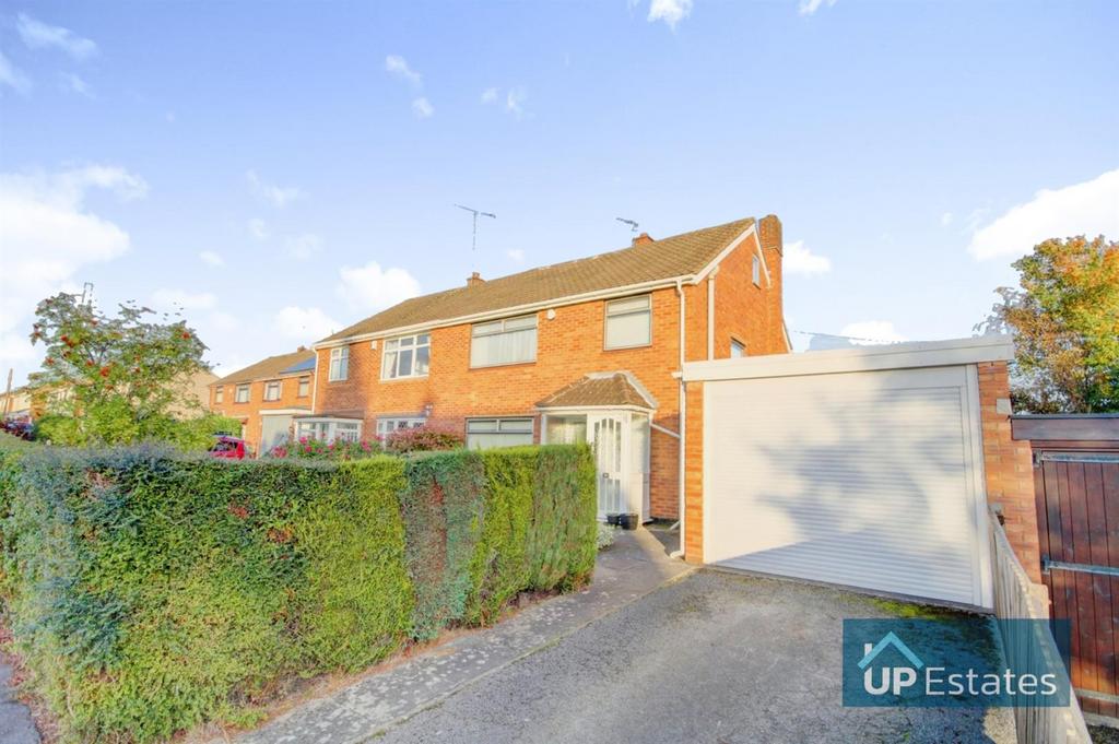 Humphrey Davy Road, Bedworth 4 bed semidetached house £290,000