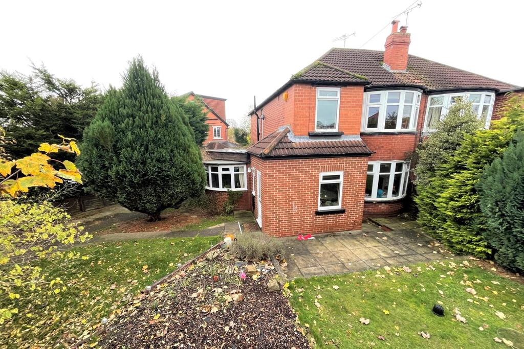 Bideford Avenue, Roundhay, Leeds, LS8... 3 bed semidetached house £