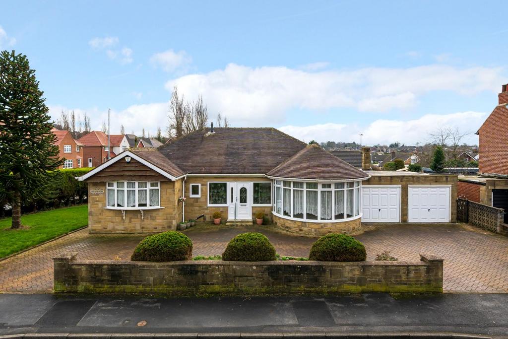 Ninelands Spur, Garforth, Leeds 3 bed detached bungalow £500,000