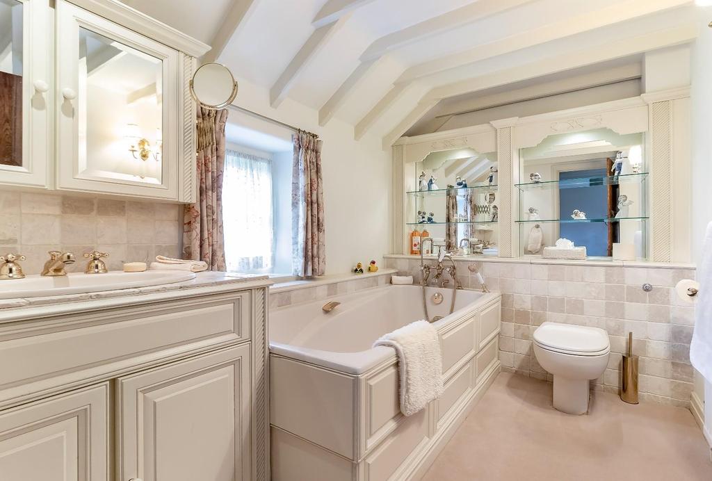 Bedroom 2 Ensuite.jpg