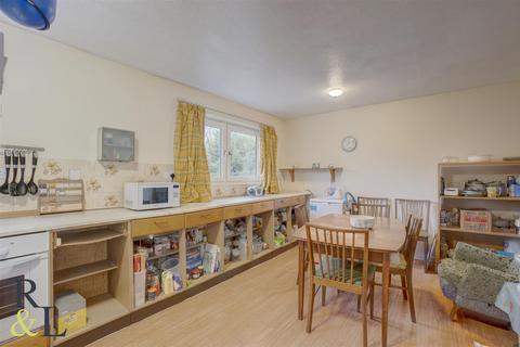 5 bedroom end of terrace house for sale - Aaron Close, Wilford, Nottingham