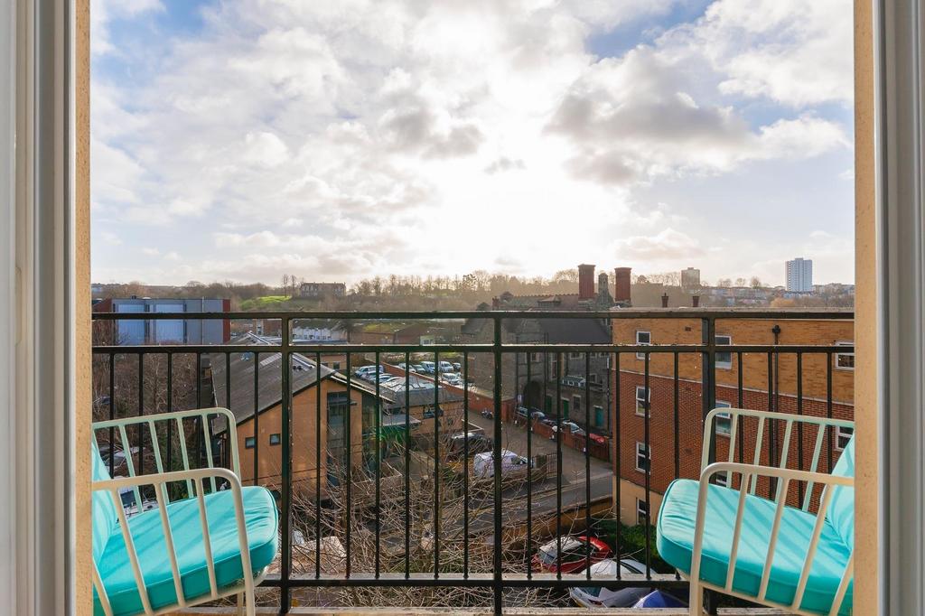TRUOCSERIUQS16 - Balcony D.jpg
