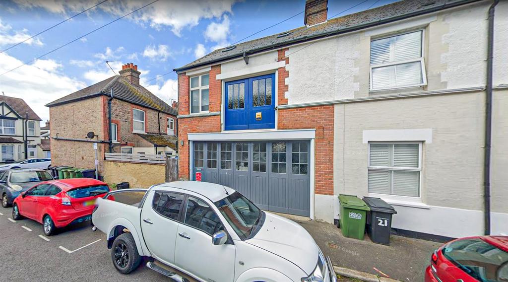 Leopold Road, BexhillOnSea 4 bed end of terrace house £230,000
