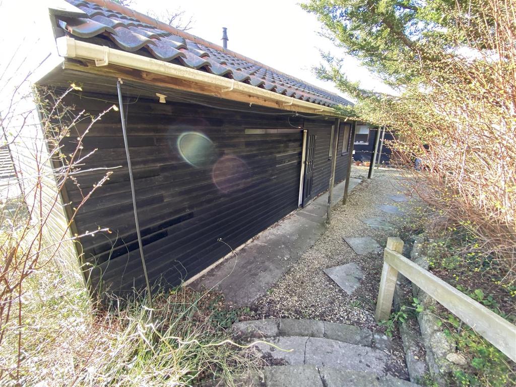Weston Farm Lane, Weston, Bath 1 bed detached house £685 pcm (£158 pw)