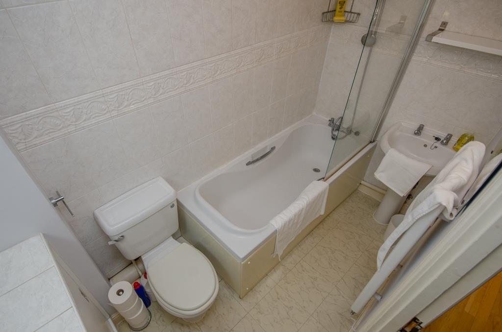 Bathroom.jpg