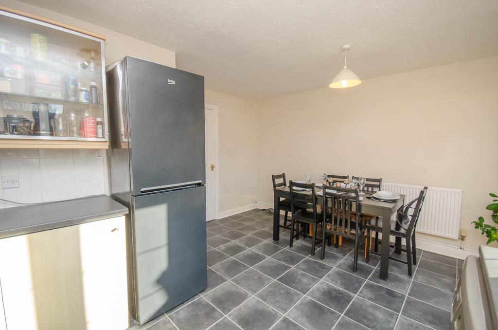 Kitchen pic 2.jpg