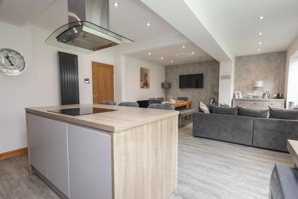 Russell Bank Road, Four Oaks 3 bed semidetached house £515,000