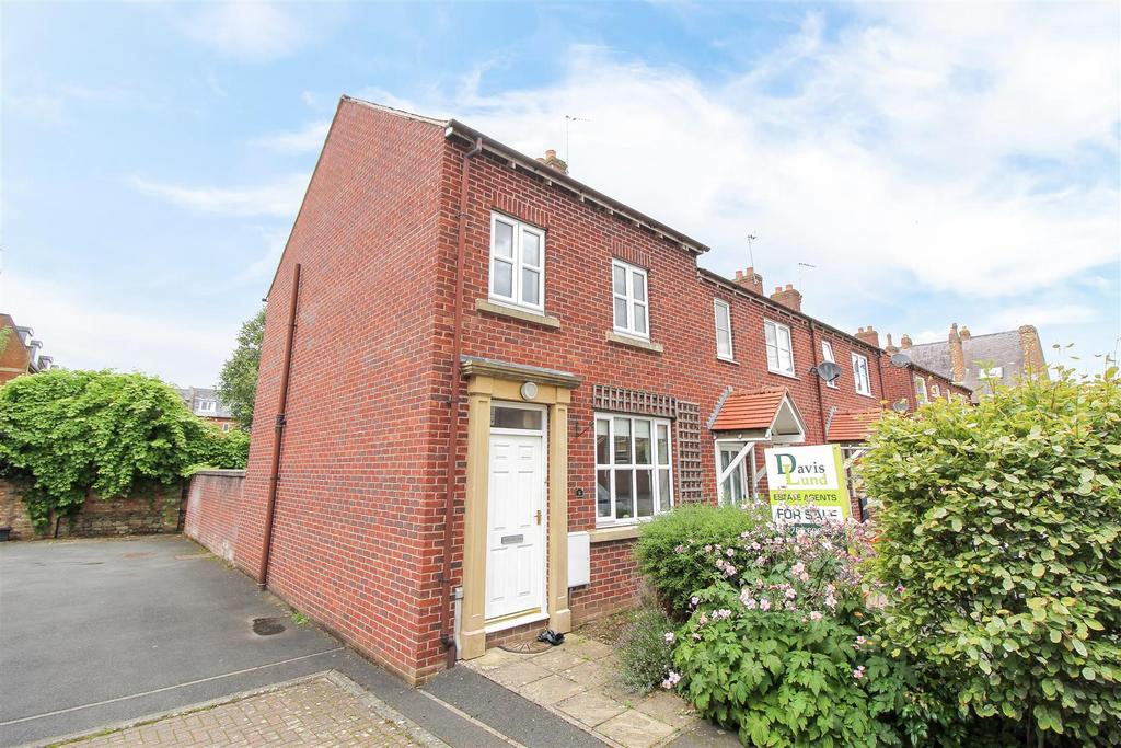 Wellington Gardens, Ripon 3 bed end of terrace house for sale £225,000