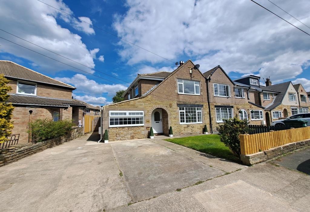 Shay Crescent, Bradford, West Yorkshire 3 bed semidetached house £