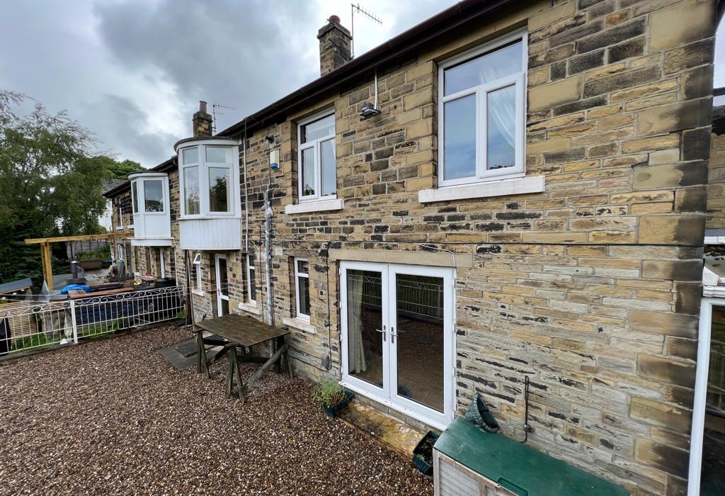 Thackley Old Road, Shipley, West Yorkshire 2 bed semidetached house