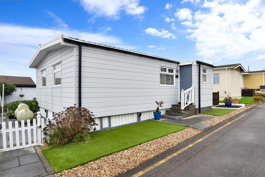 Lower Dunton Road, Brentwood, Essex 2 bed mobile home for sale £180,000