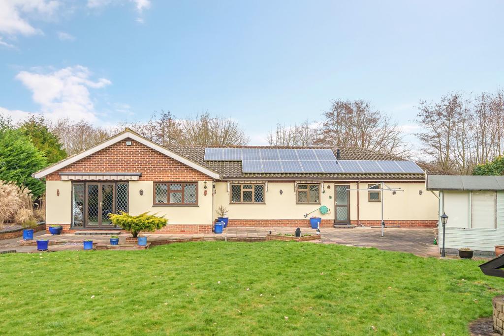 Towpath, Shepperton, TW17 3 bed bungalow £1,000,000