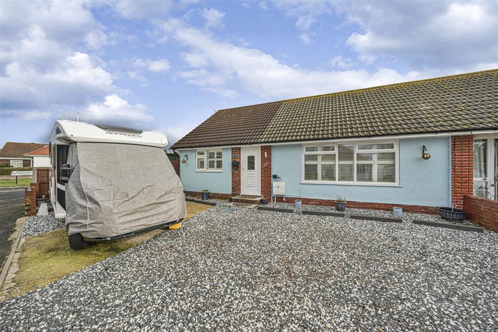 Manor Lane, Selsey, PO20 2 bed bungalow £340,000