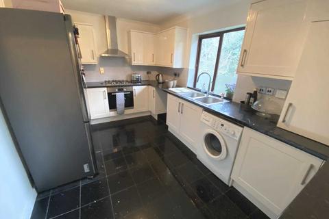 2 bedroom flat to rent, Broadhurst Avenue, Edgware