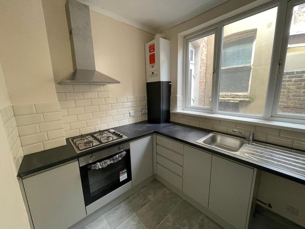 2 Bedroom Flat Available in Forest Gate!
