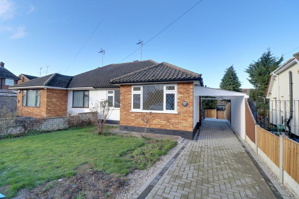 Moor Park Gardens, Leighonsea, SS9 2 bed semidetached bungalow for