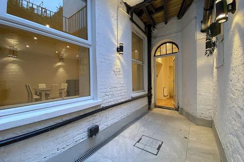 2 bedroom flat to rent, Devonshire Place, London, W1G
