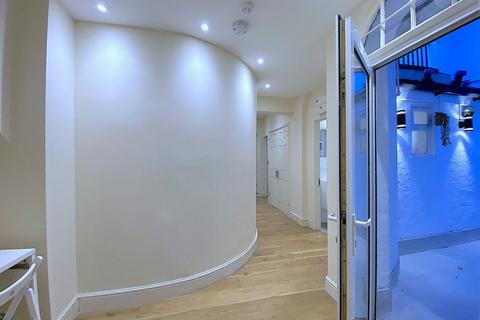 2 bedroom flat to rent, Devonshire Place, London, W1G