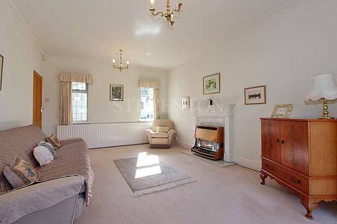 3 bedroom detached house for sale - York Avenue, Finchfield, Wolverhampton, WV3