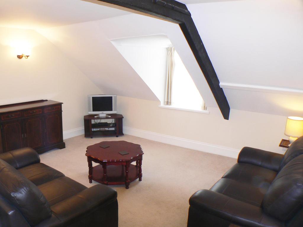 Kempsters Court, Purton, SN5 4AP 1 bed apartment £725 pcm (£167 pw)