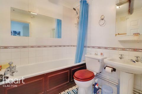 2 bedroom apartment for sale, Marine Parade East, Clacton-On-Sea