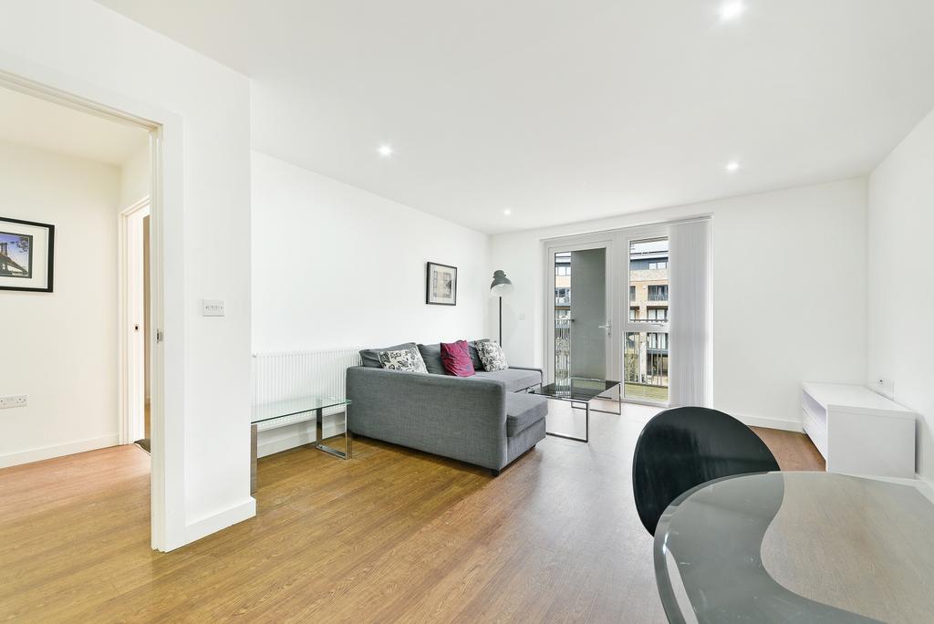 Carnarvon Court, Stanmore Place, Stanmore HA7 1 bed apartment £1,517 pcm (£350 pw)