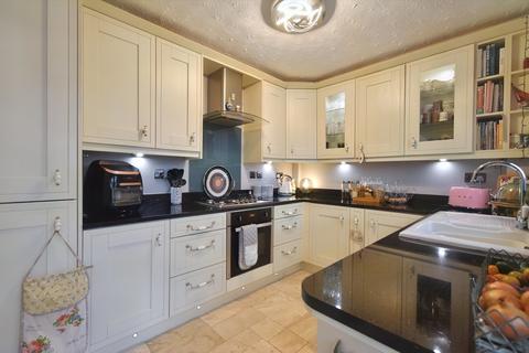 3 bedroom semi-detached house for sale - Eresbie Road, Louth LN11 8YG
