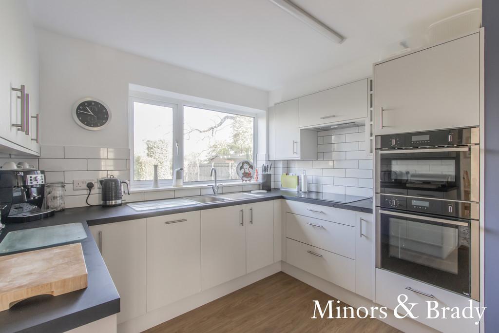William Cowper Close, Dereham 4 bed detached house £300,000