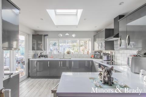 3 bedroom semi-detached house for sale - Mimosa Walk, Lowestoft