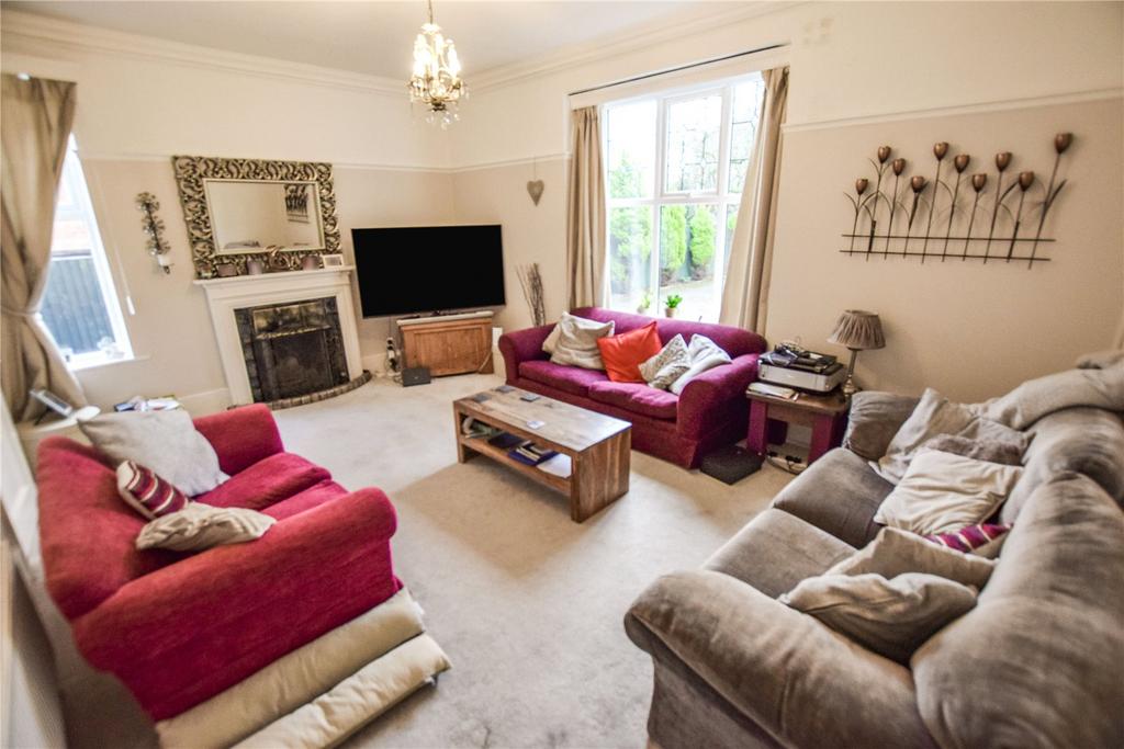 Moss Lane, Sale, Cheshire, M33 6 bed detached house for sale £925,000