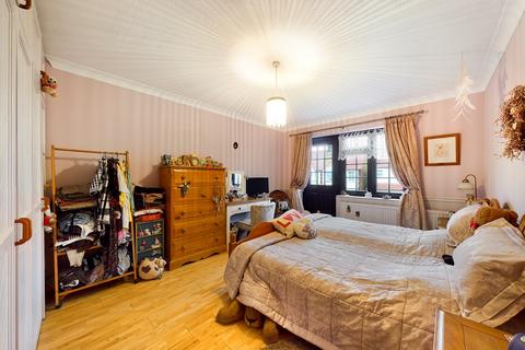 4 bedroom detached house for sale, 26 Waverley Road, Margate, CT9