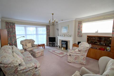 3 bedroom detached bungalow for sale - Steyning Close, Seaford