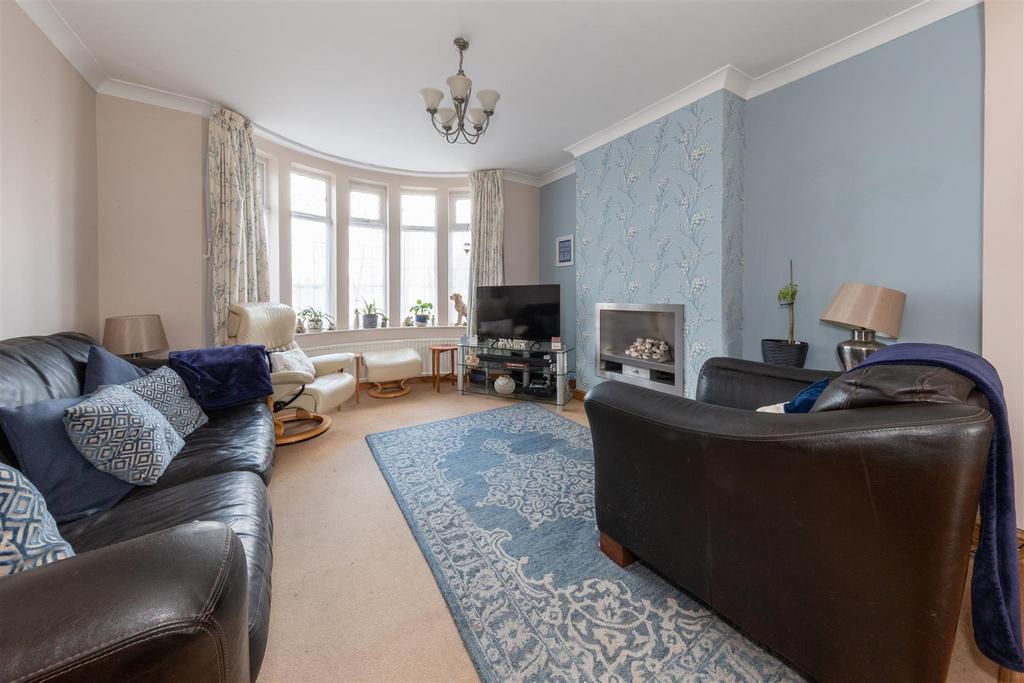 Luton Road, Dunstable, Bedfordshire 4 bed semidetached house for sale
