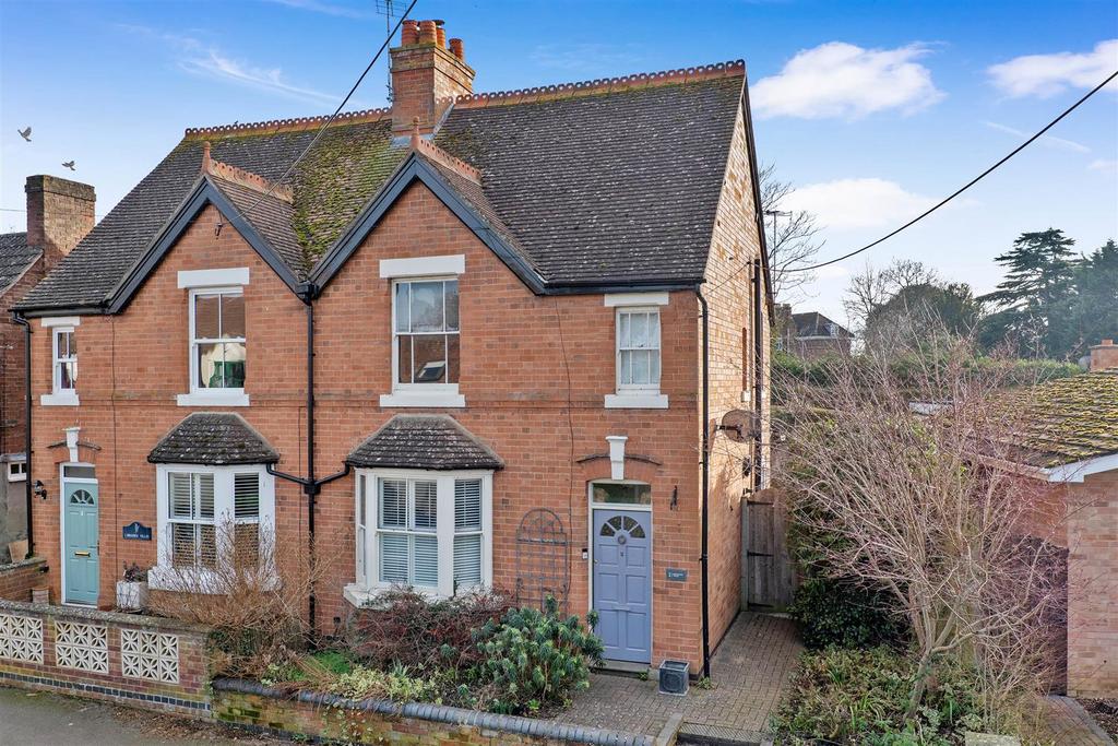 Farm Street, Fladbury, Pershore 3 bed semidetached house £400,000