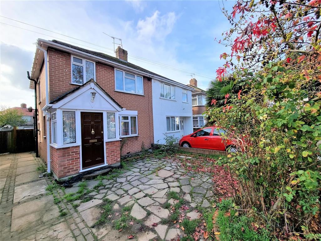 Marvell Avenue, Hayes 3 bed house £1,750 pcm (£404 pw)