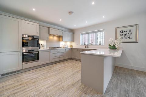 15 Taylor View, Springfield, Chelmsford, CM1 6DG