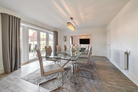15 Taylor View, Springfield, Chelmsford, CM1 6DG