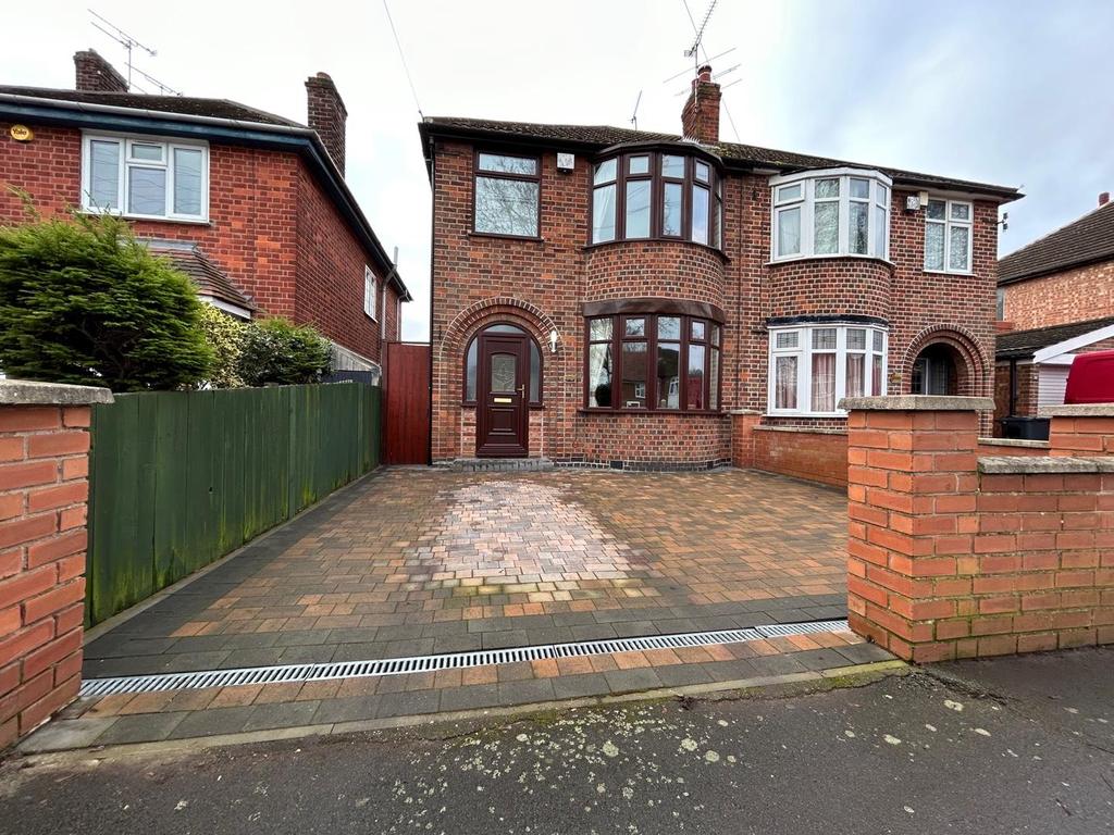 Buckminster Road, Leicester 3 bed semidetached house for sale £295,000