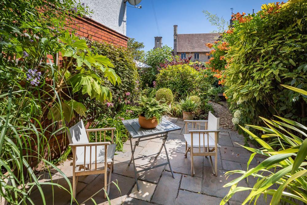 20 Cotham Lawn-3.jpg