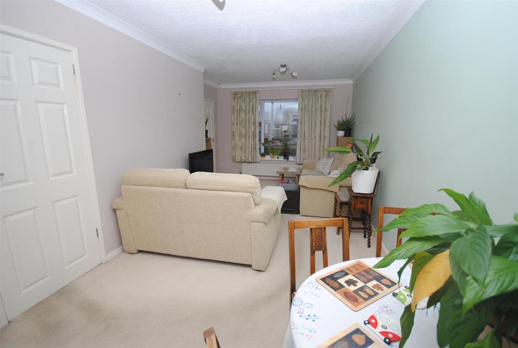 Rosewood Avenue, Kippax, Leeds 2 bed semidetached house £185,000