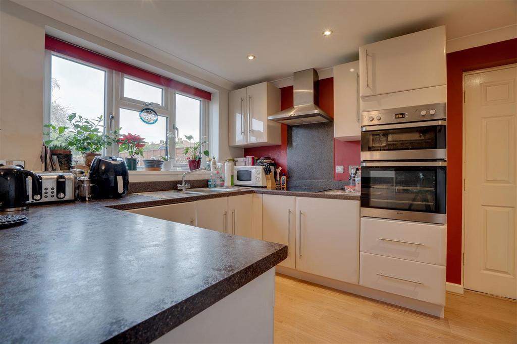 Painswick Close, Sarisbury Green, Southampton 3 bed semidetached house for sale £375,000