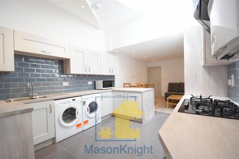 6 bedroom terraced house to rent - 2023/2024 ACADEMIC YEAR Newly Refurbished 6 Double Bedroom all En-suite, Florence Building, Selly Oak, Free Ultrafast...