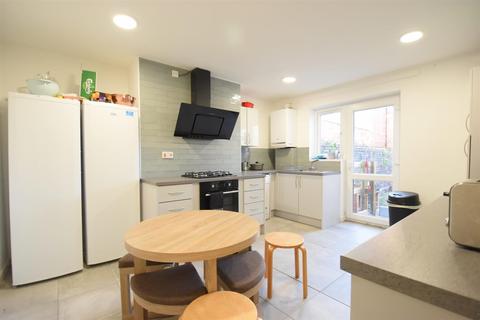 6 bedroom terraced house to rent - 2023/2024 ACADEMIC YEAR Good Size 6 Double Bedroom Student House on Tiverton Road, Selly Oak, Free Ultrafast 350M...