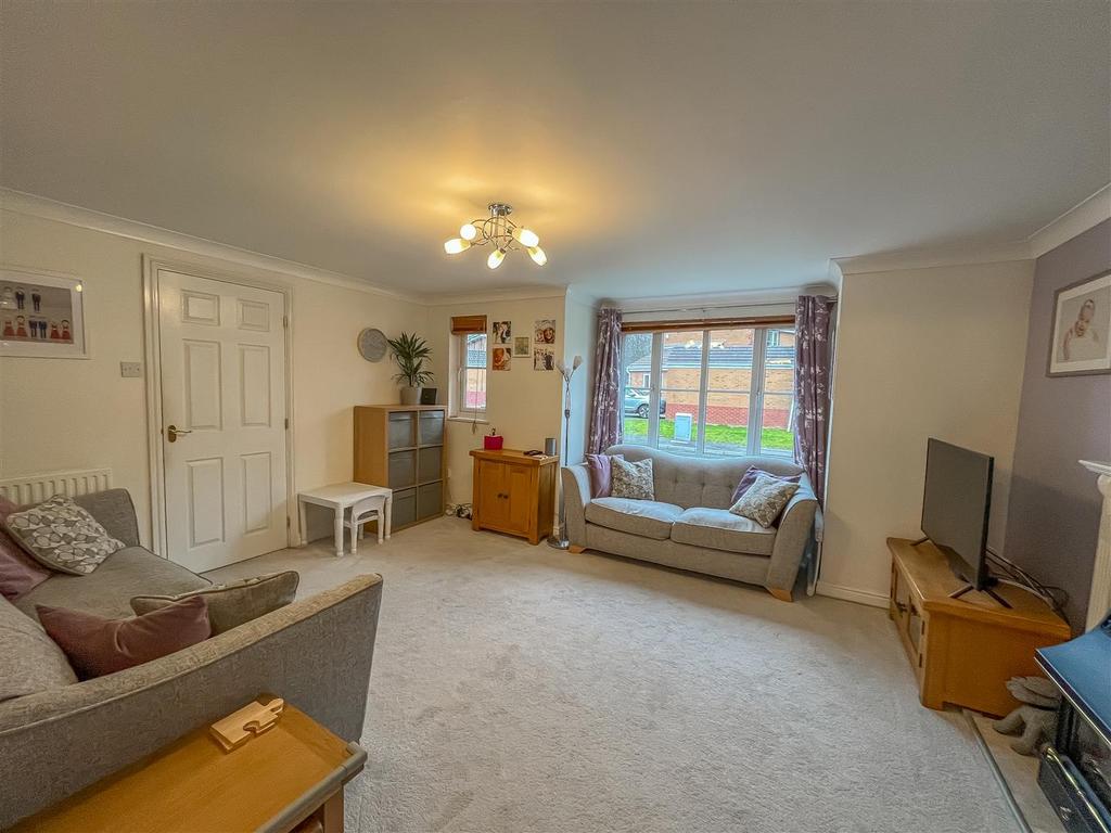 Afon Mead, Rogerstone, Newport 3 bed detached house £320,000