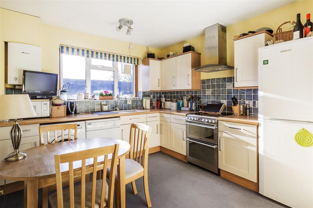 WOODFIELD ROAD, ASHTEAD, KT21 2 bed apartment £375,000