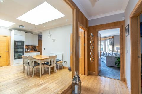 26 Carfrae Park, Edinburgh, EH4 3SN