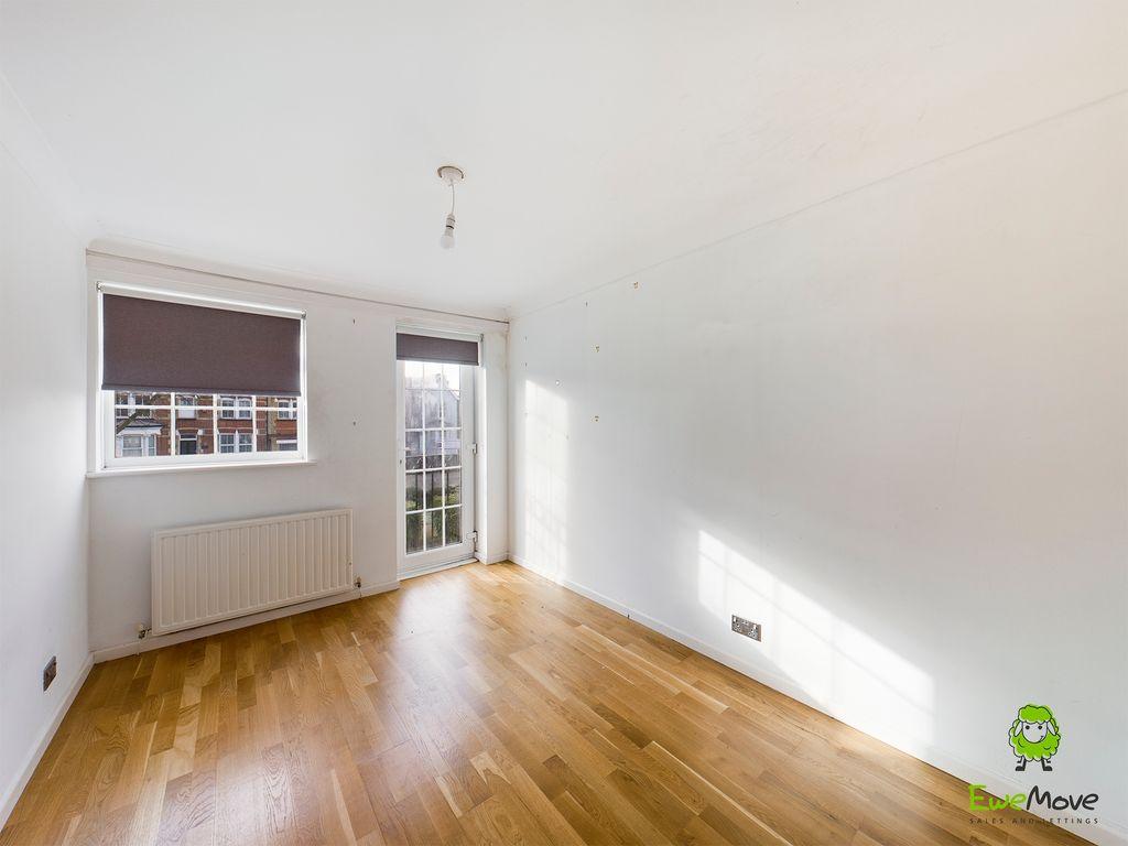 Bedroom 2 (Double)